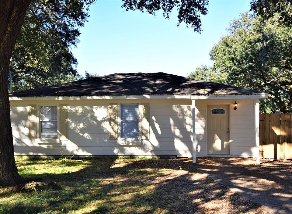1st image of 3833 Debra Ln