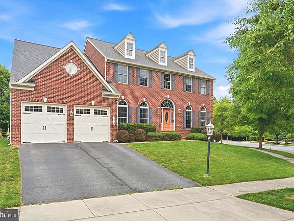 2nd image of 310 Lyon Ct