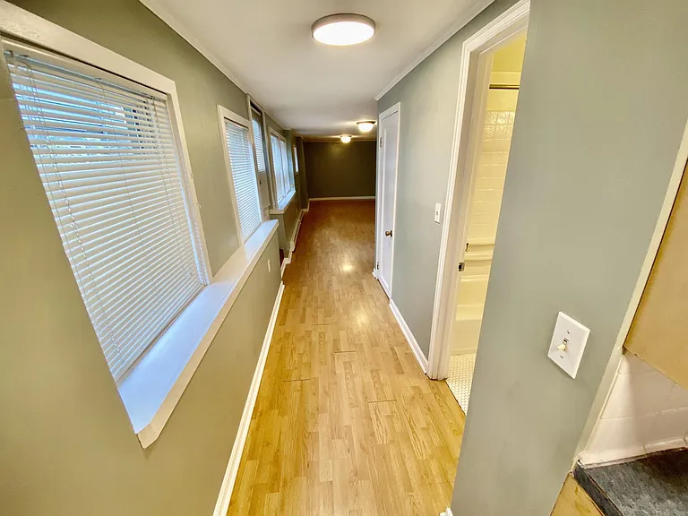 423 12th Ave E #3 — Photo 6