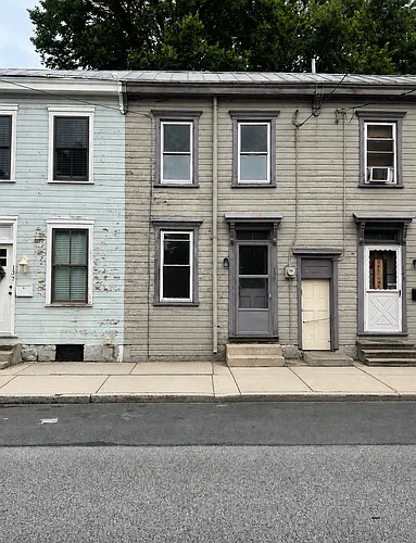 139 E Pomfret St Photo 1
