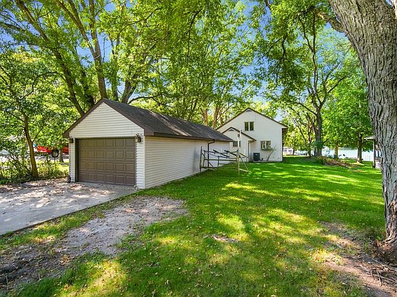 2nd image of 154 Beachview Ct
