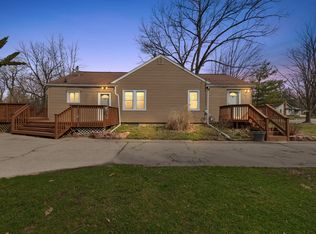 651 Crescent Lake Rd, Waterford, MI 48327