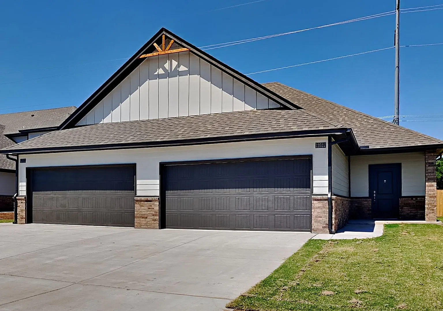 *Special*Luxury 3 Bedroom 2 Bathroom Duplex With 2 Car Garage In Piedmont Schools (Larger Primary... — Photo 1