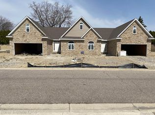 12300 Worthington Ct, Grand Blanc, MI 48439