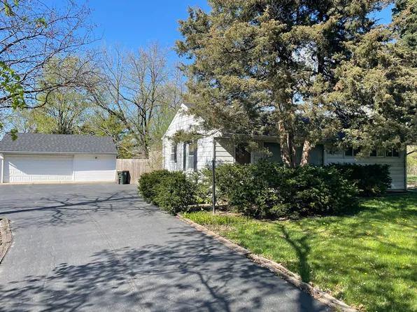 748 73rd Ct, Willowbrook, IL 60527