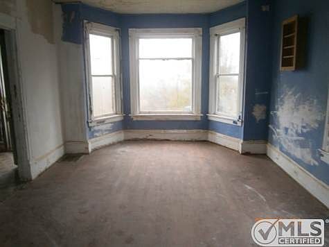 3rd image of 216 N 5th St