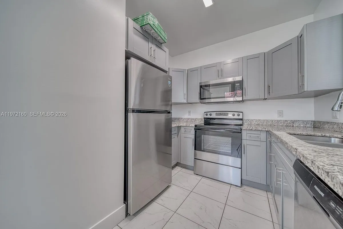Building Photo - 14710 NE 7th Ct #14710
