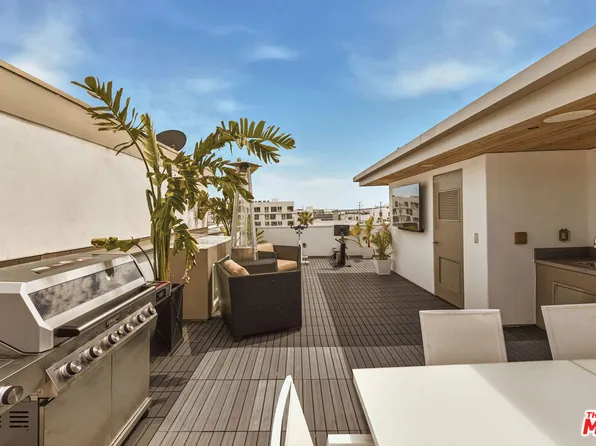 6728 W Hepburn Way, Los Angeles, CA 90038