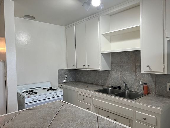 3rd image of 1919 Vanderbilt Ln #356-C