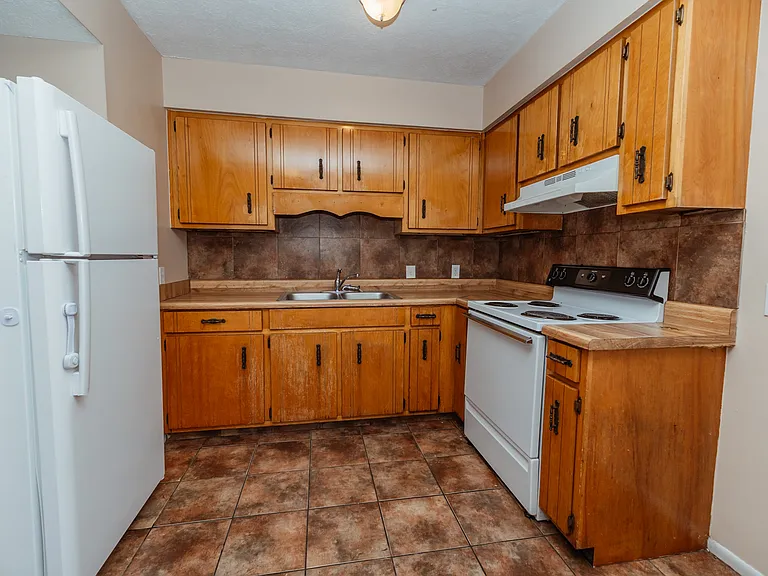 719 S Berthe Ave #8 — Photo 4