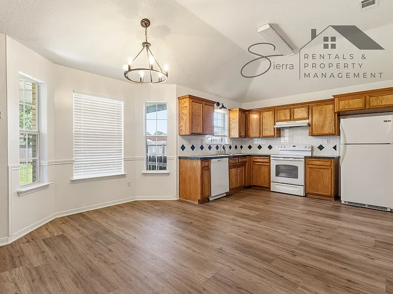 2304 Sandstone Dr — Photo 5