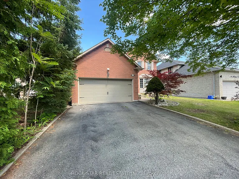 106 Milbourne Cres — Photo 1