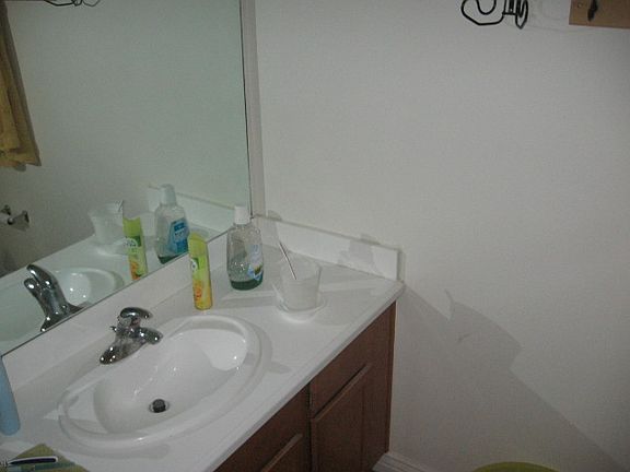 5th image of 292 S Eisenhower Way