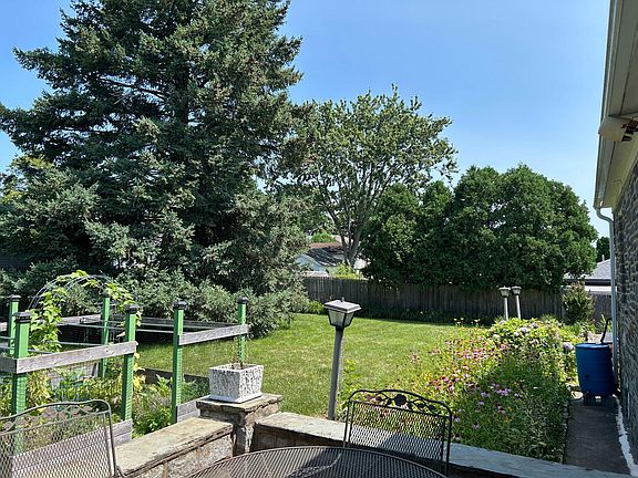 3rd image of 625 Cheswick Rd