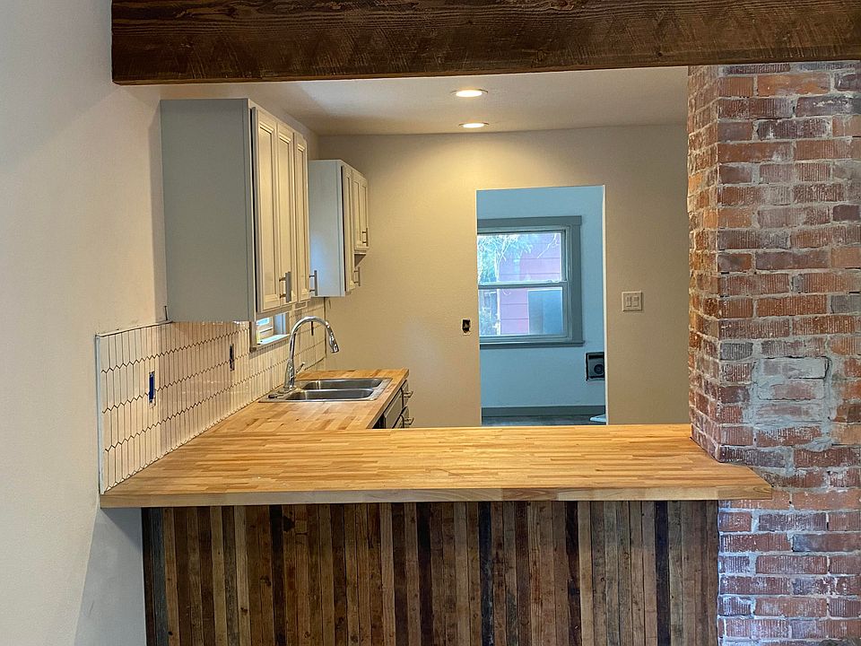 2nd image of 113 Stafford St