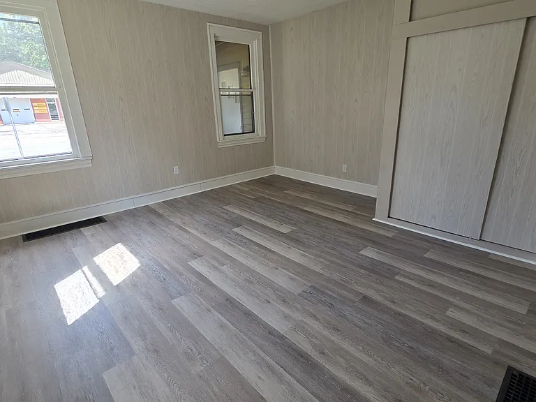 1045 Pittsburgh Ave — Photo 12