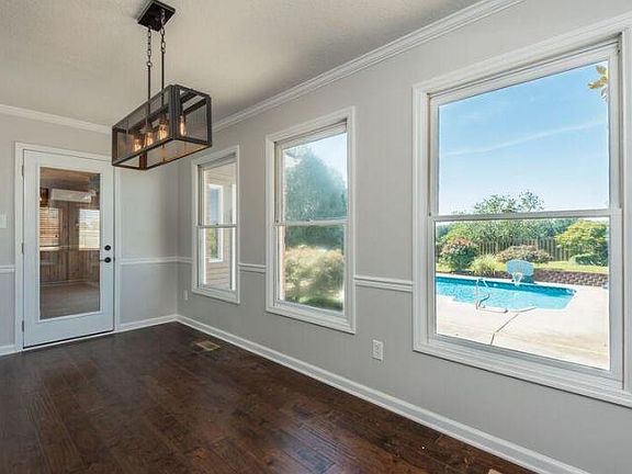 5th image of 3210 Whispering Oaks Dr