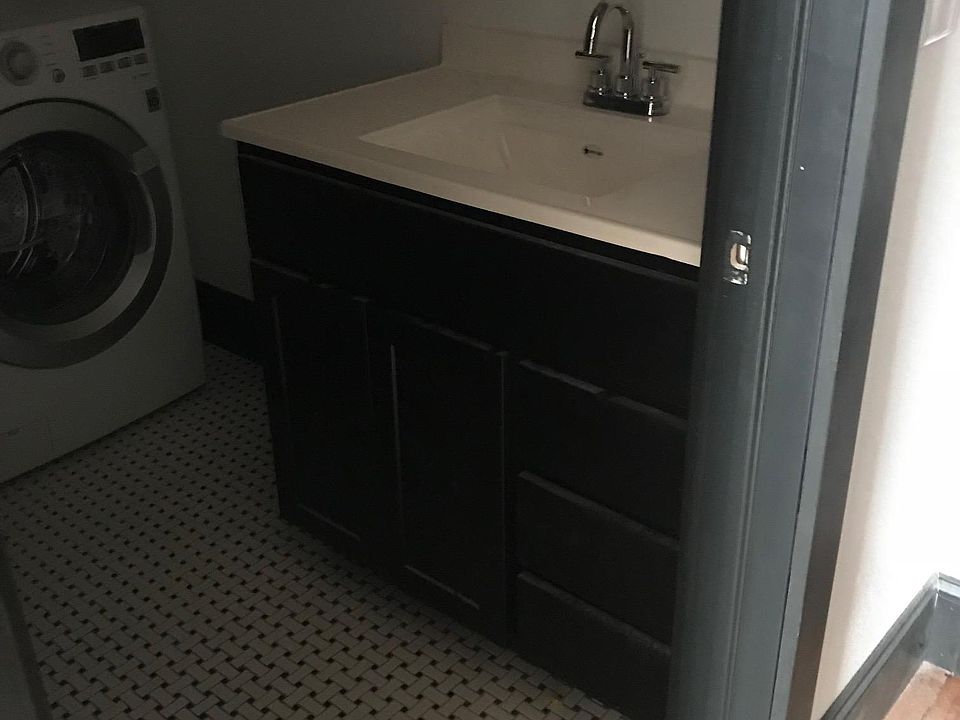 2nd image of 25 E Main St APT 2