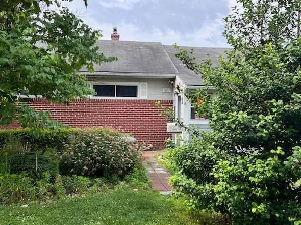 2802 Norfolk Ln, Brookhaven, PA 19015