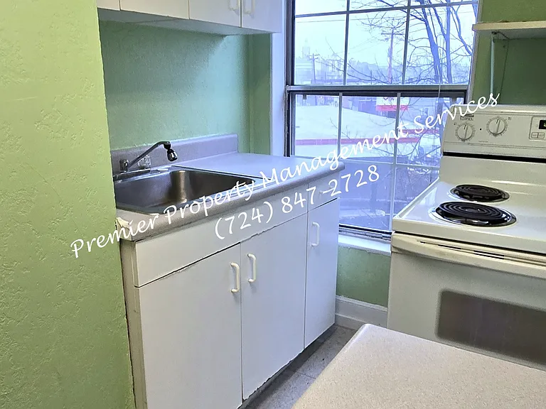 404 Center Ave — Photo 15