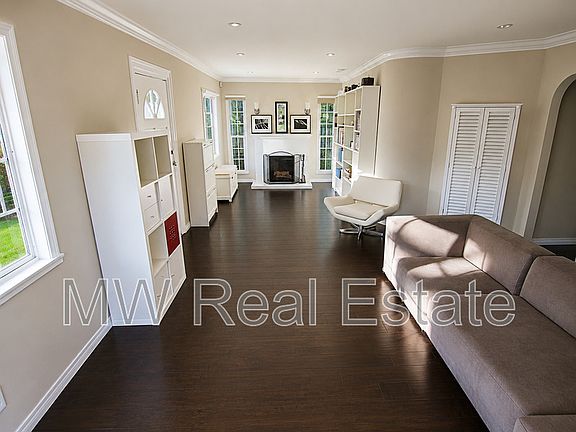 4th image of 1510 N Benton Way
