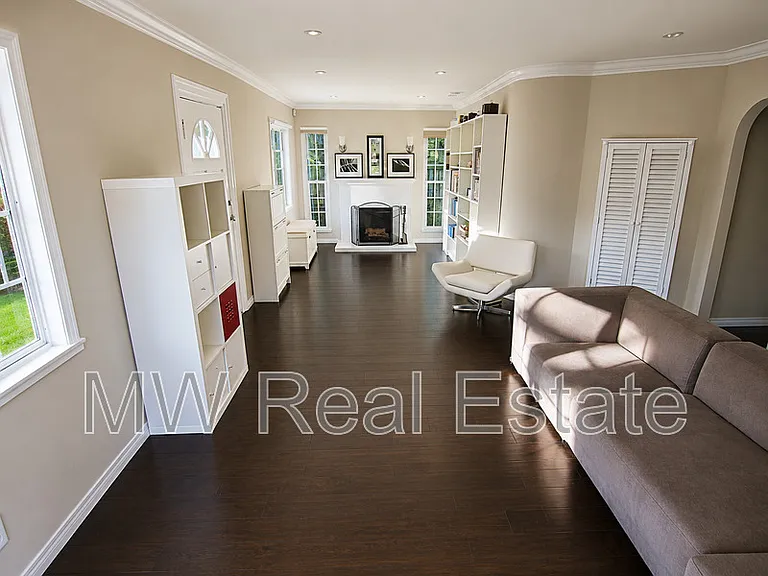 1510 N Benton Way — Photo 4