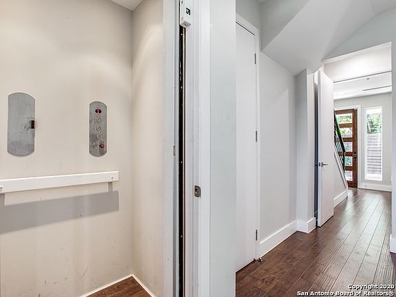 3rd image of 127 Marcia Pl #3