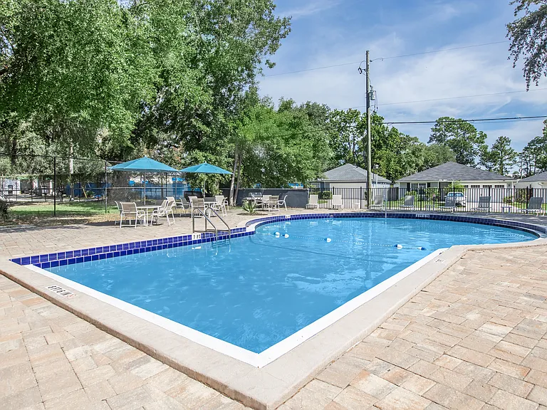 Lakewood Oaks Apartments — Photo 10