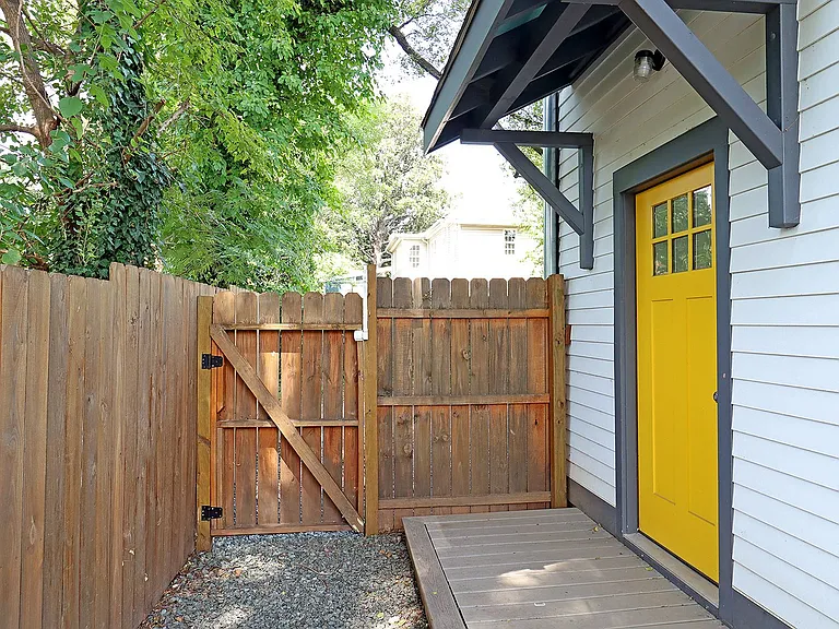 513 12th St NW #B — Photo 2