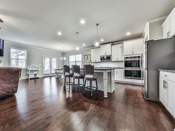2nd image of 222 Orchard Trl