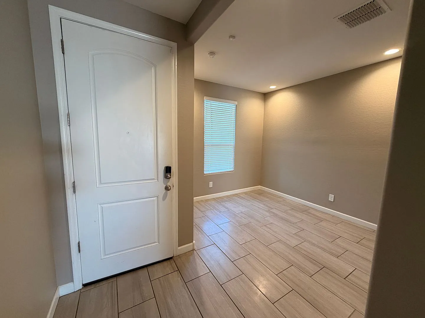 Beautifully Updated 3 Bed/2 Bath Home in Anthem at Merrill Ranch! — Photo 4