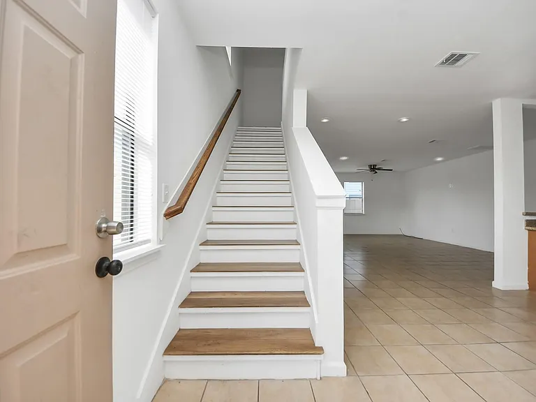4327 Oak Ridge Dr #A — Photo 2