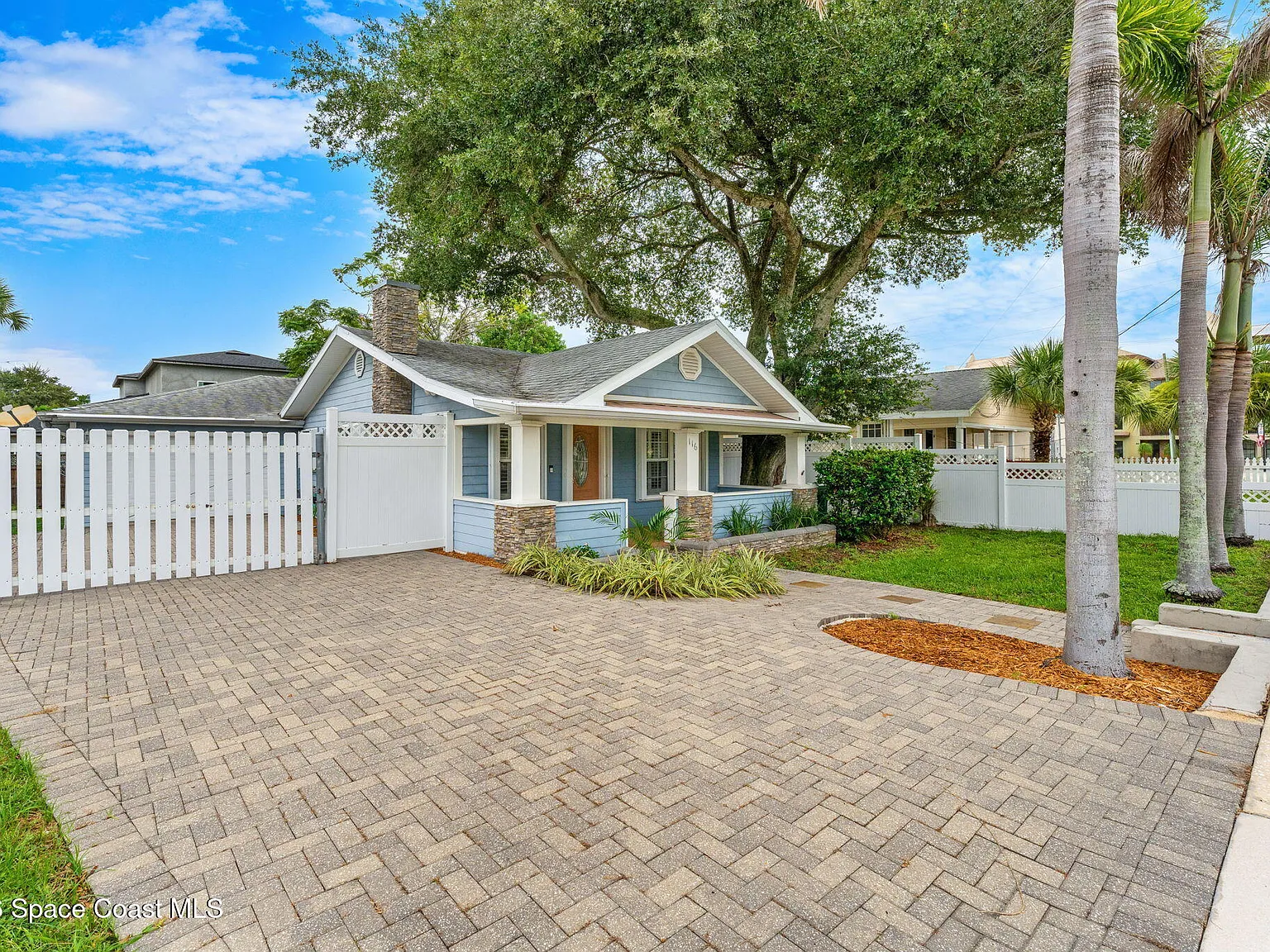 3 bed, 2.0 bath, 1566 sqft, $2,700 — Photo 2