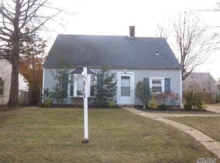 76 Barnyard Ln, Levittown, NY 11756