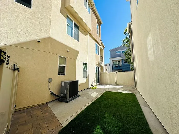 1835 Vesta Dr — Photo 32