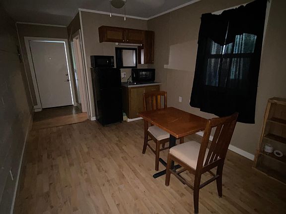 3rd image of 3815 Parkwood Dr
