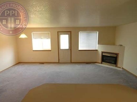 4th image of 2588 NE Amber Ave
