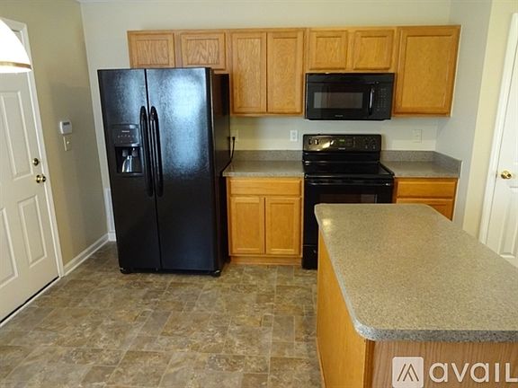 3rd image of 3208 Chantilly Ct