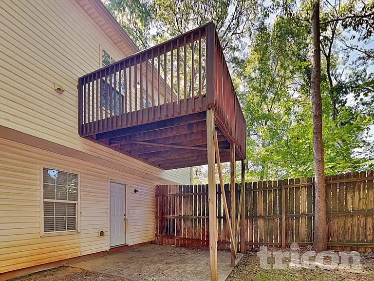 205 Highgrove Dr — Photo 17