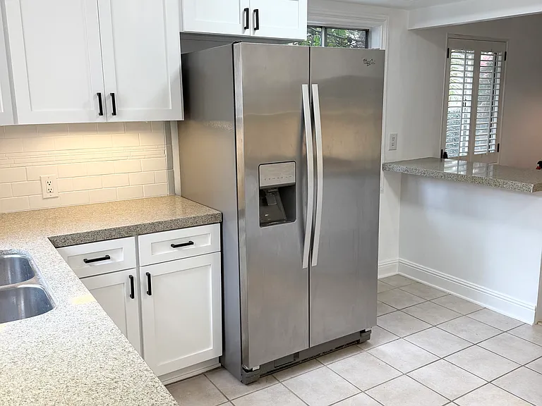 1082 Meadowbrook Ave — Photo 9