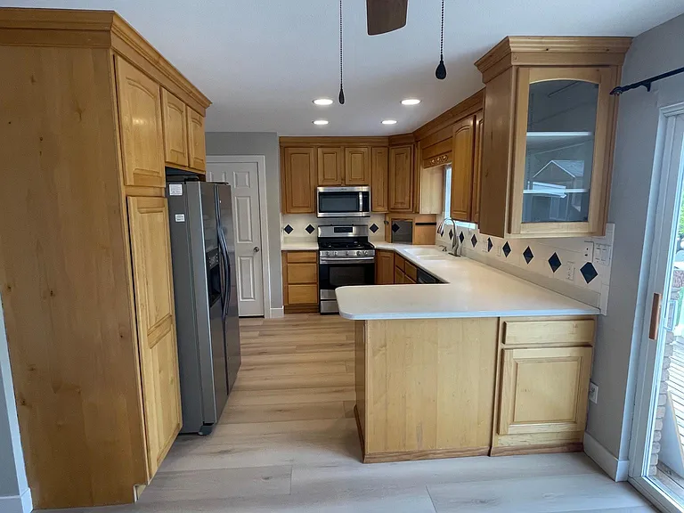 1097 Grove Creek Dr — Photo 4