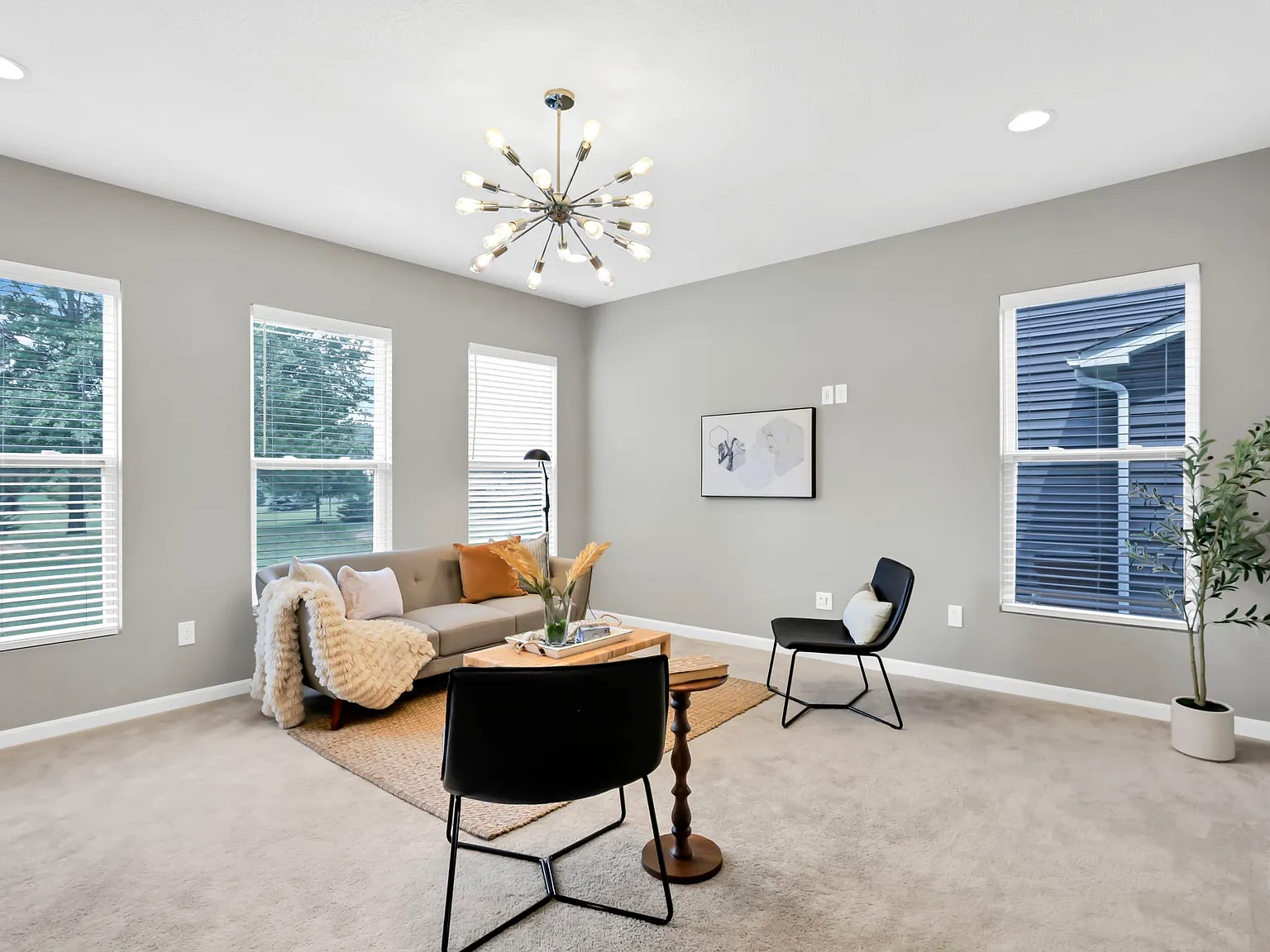 3 bed, 2100 sqft, $2,900 — Photo 4