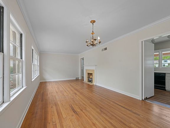 5th image of 264 Barry Rd
