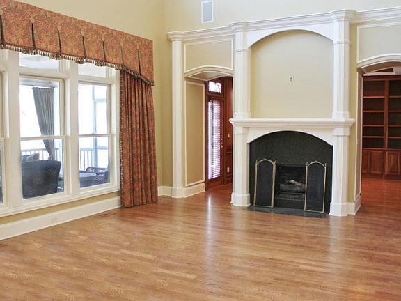 2nd image of 1125 Canterbury Dr
