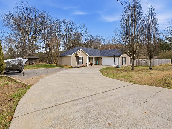 4th image of 42 Moore Rd