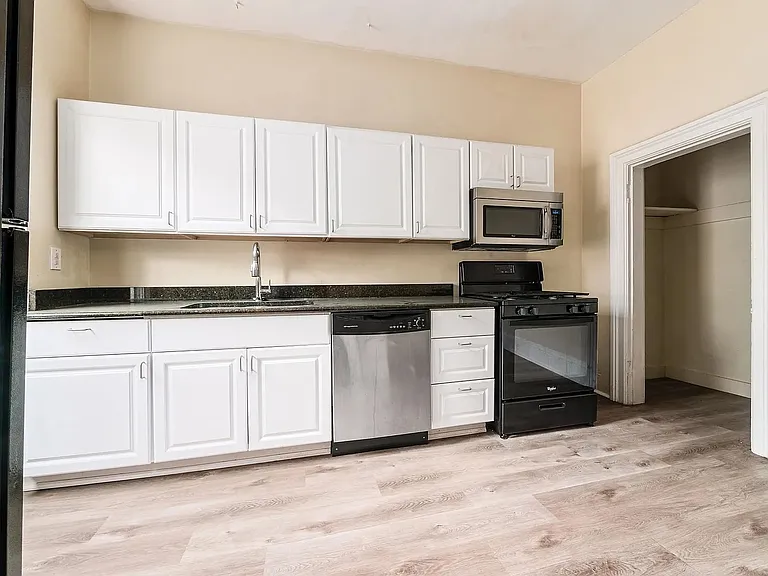 41 King Ave #D — Photo 10
