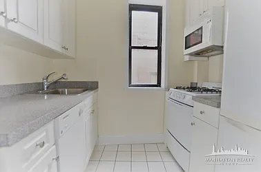 Rented by Manhattan Realty Group