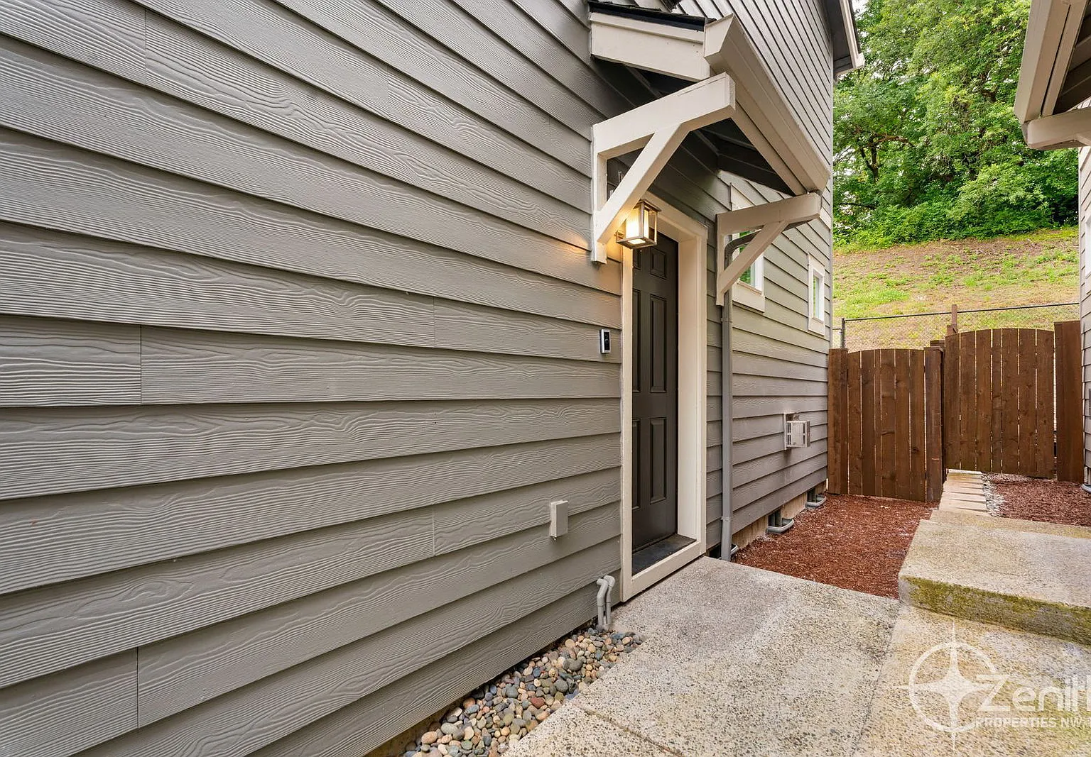 3 bed, 2.5 bath, 1439 sqft, $2,615 — Photo 3