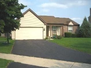 1239 Country Glen Ln, Carol Stream, IL 60188