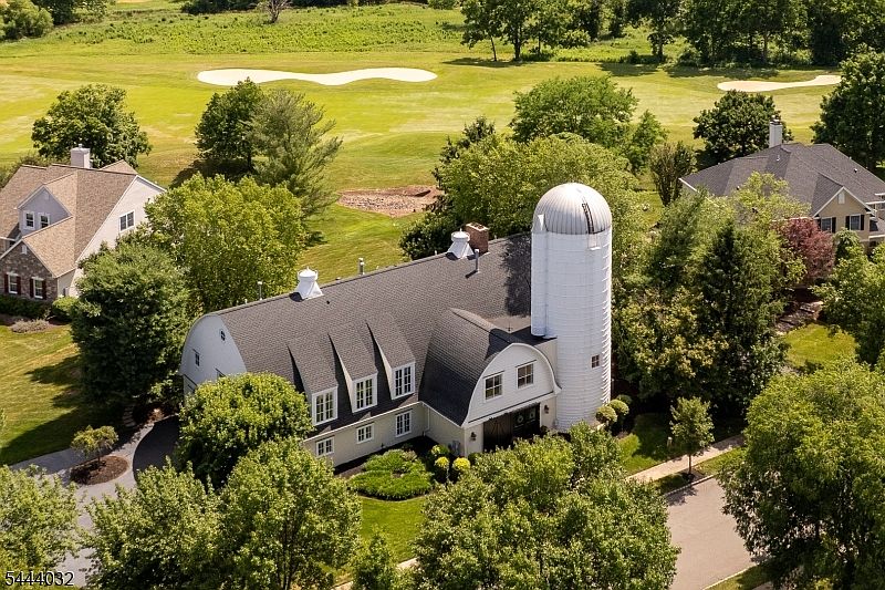 1st image of 8 Flanders Valley Ct